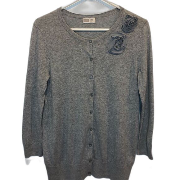 Old Navy Size Medium gray scoop neck cardigan with flower accents at left neck - Picture 1 of 13